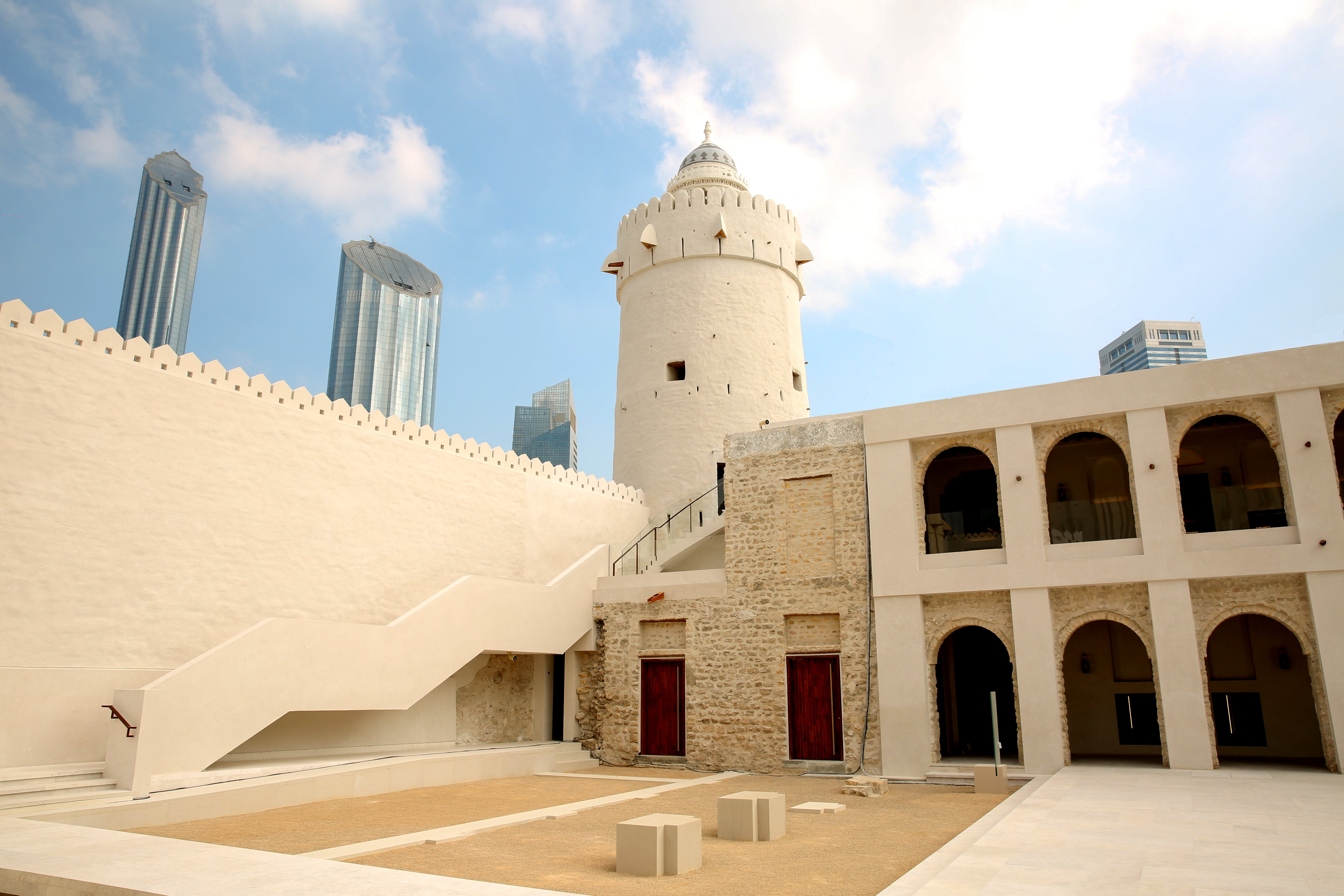 חזרו אחורה בזמן במבצר קאסר אל-חוסן (Qasr Al Hosn)
